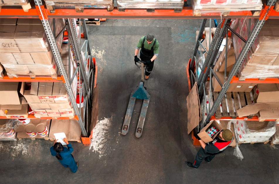 Warehouse team resolving a blocked kit caused by hidden inventory complexity